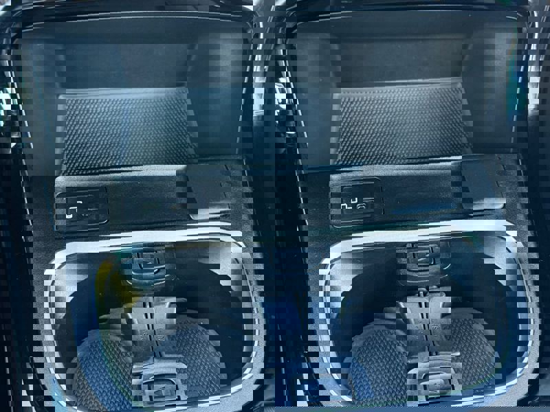 Image Mercedes-Benz 汃獡敳䄠 A 180 1.3 136 Progressive Line Full leds GPS Caméra Carplay Sièges chauffants Régul Clim auto bi-zon